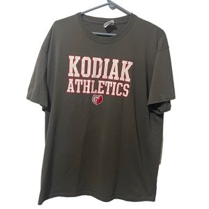 Port & Company Shirt Men XL Gray Kodiak Athletics Lightweight Casual‎ Logo Tee